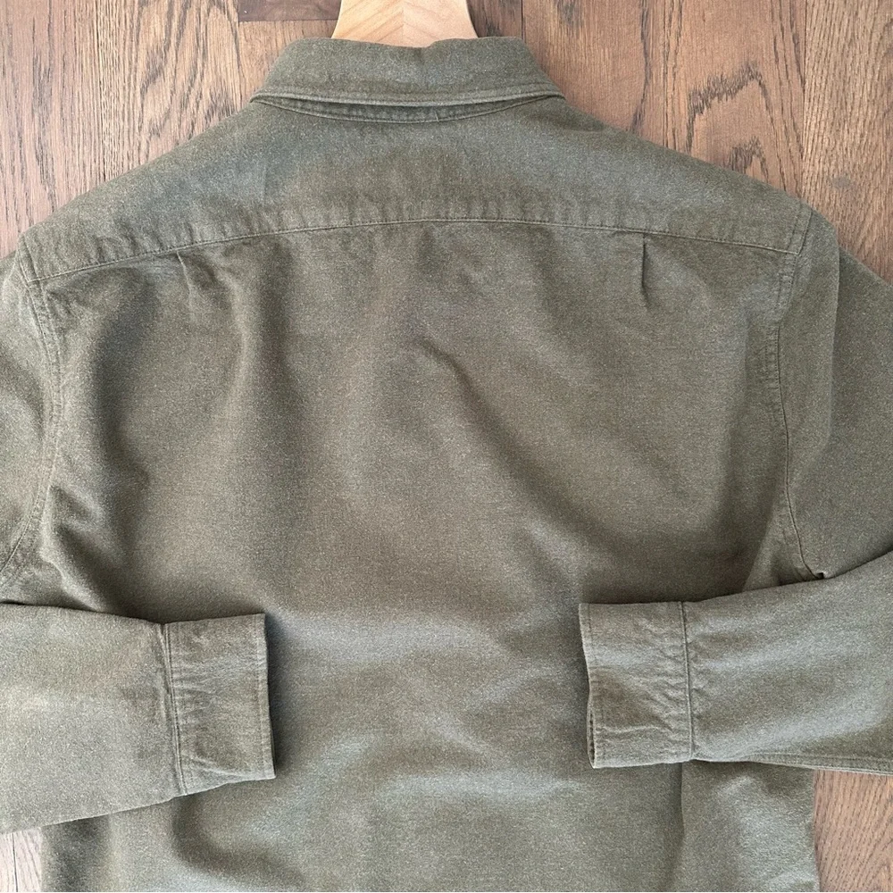 J. Crew Men's Chamois Elbow Patch Cotton Shirt in Dusty Olive Green Medium Slim